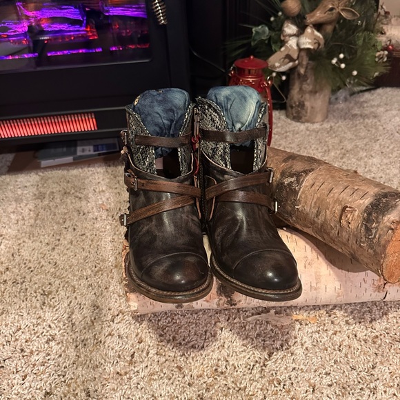 Freebird Women’s  Distressed Olive Multi Leather Boots - Picture 4 of 12